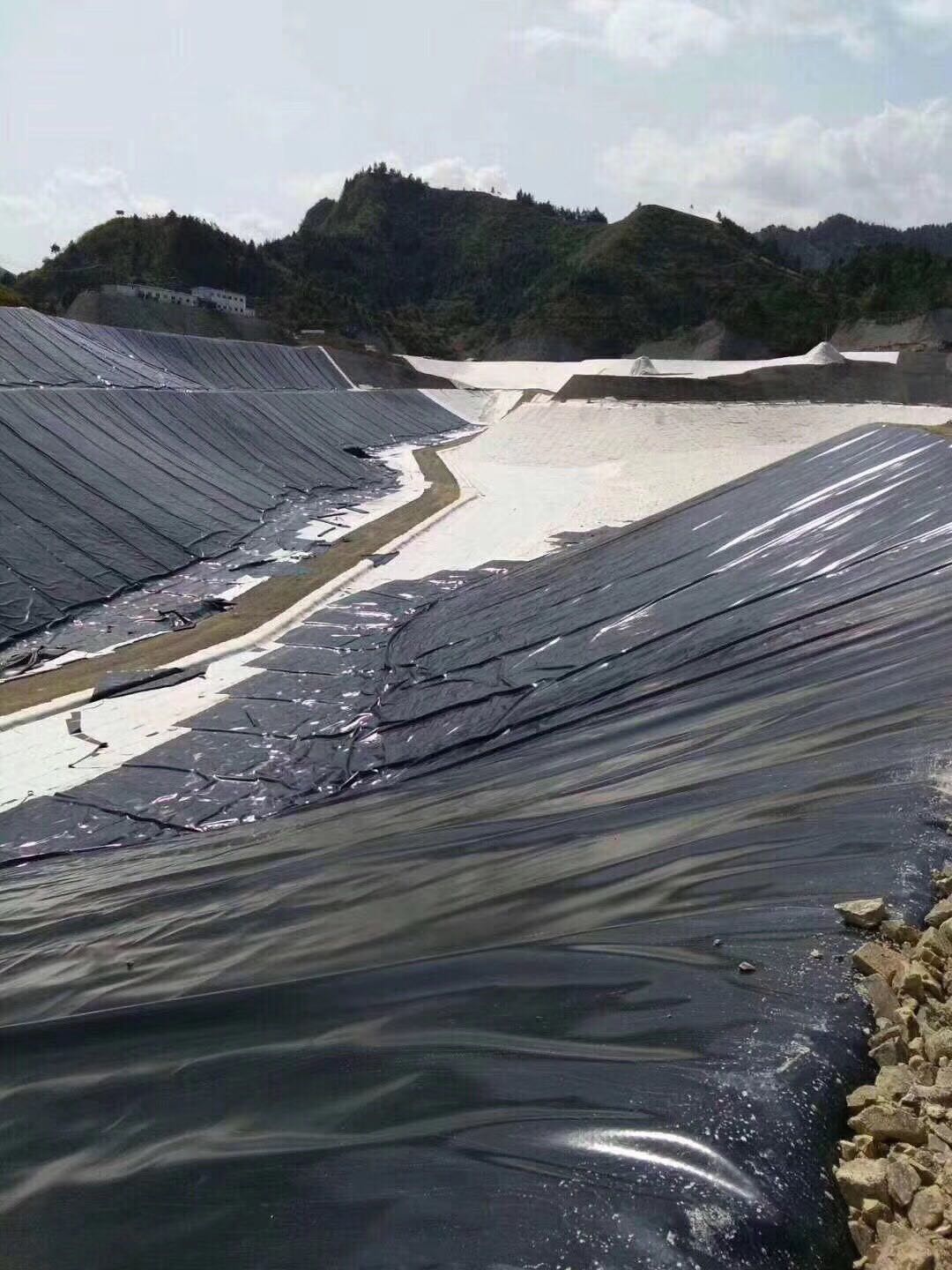 HDPE防渗膜在污水蒸发池铺设特有步骤有哪些？