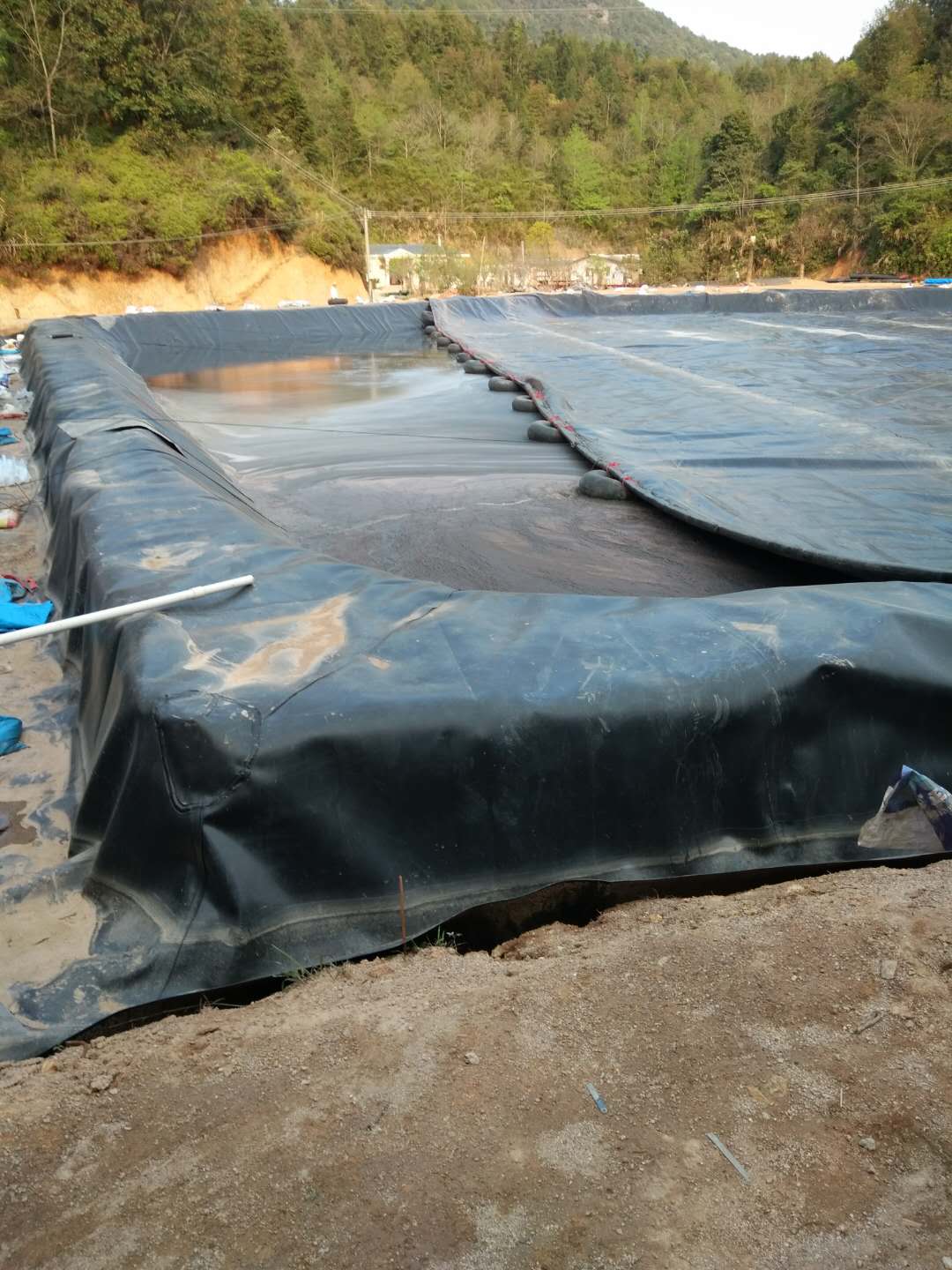 污水蒸发池利用HDPE午夜神马福利膜防渗一定好吗？