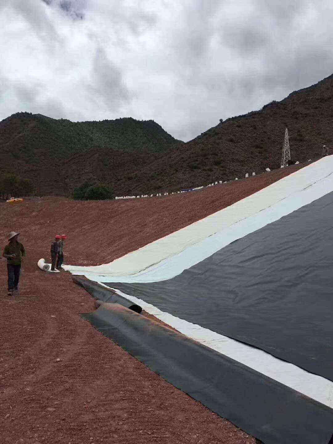 胶接法拼接和焊接法是午夜神马福利膜应用初期常用的两种拼接方法